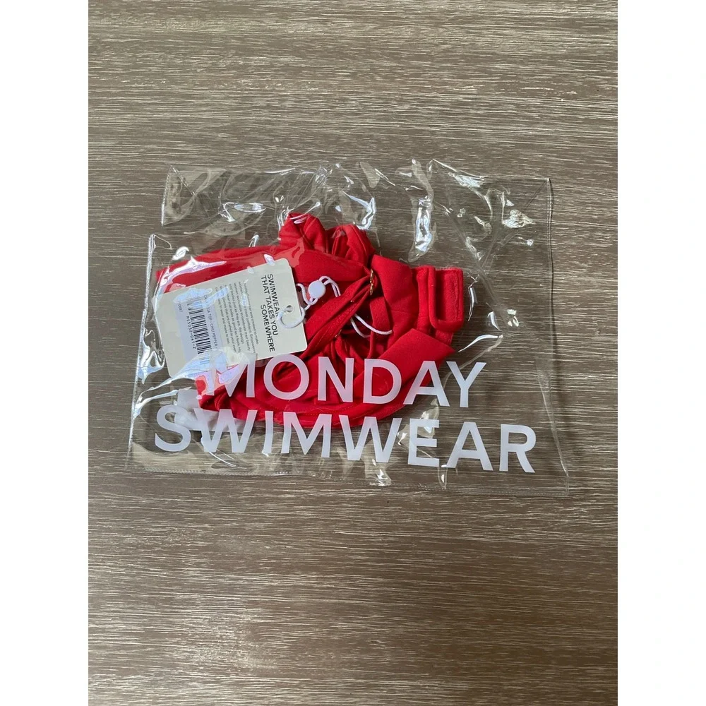 Monday Swimwear Cala Roja Top Chili Pepper Red Size Small New With‎ Tags